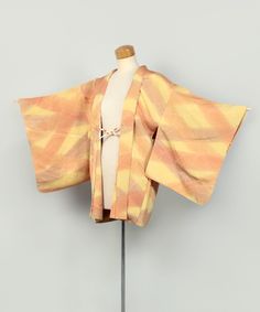 "Silk material light orange, light brown and light yellow \"bokashi-zome\" colored haori. Haori with kyo yuzenzome dyed geometric pattern. This is from 1990-2000,in very good condition for a used piece.  Ideal for wear as a kimono, or use as a gown. Size Mitake (A): 72.5cm Yuki(B):64cm Sodetake (C): 47cm Ushirohaba(H):30cm *Please refer to the illustration for kimono sizing." Cute Haori, Haori Pattern, Yellow Kimono, Japanese Haori, Haori Jacket, Kimono Japanese, Kimono Outfit, Yellow Theme, Oc Inspo