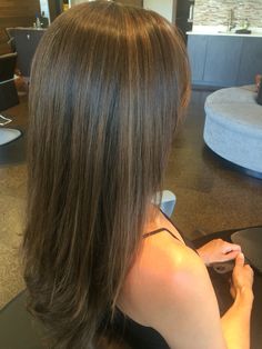 Partial Carmel highlights Carmel Brown Hair, Carmel Highlights, Brown Hair Looks, Brown Hair Inspo, Hair Inspiration Long, Beach Bohemian, Brunette Hair With Highlights, Hair Streaks, Hairstyles For Layered Hair