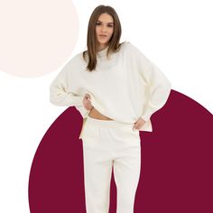 Loungwear Damen Weiß Chic White Relaxed Fit Sets, Chic Lounging Sets For Spring, Chic Oversized Pants For Loungewear, Chic Loungewear Sets For Spring, Chic Relaxed Fit Sets For Fall, Chic Oversized Loungewear Pants, Chic Loungewear Sets With Elastic Waistband, Spring Athleisure Sets With Relaxed Fit, Chic Stretch Sets For Loungewear