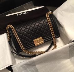 Chanel Le Boy, Chanel Lover, Girly Bags, Chanel Purse, Luxury Purses, Chanel Fashion, Chanel Bags, Chanel Boy, Cute Bags