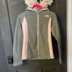 New North Face Girls Zip Up Hooded Sweater Size Medium (10/12) Pink Long Sleeve Hoodie For Outdoor, The North Face Pink Spring Outerwear, Pink The North Face Outerwear For Spring, Pink Long Sleeve Fleece Jacket For Spring, Pink The North Face Outerwear With Pockets, Pink Hooded Fleece Jacket For Spring, Pink Hooded Fleece Jacket With Pockets, Pink Fleece Outerwear For Outdoor, Pink Fleece Outdoor Outerwear