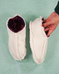 Slipper Sewing Pattern Free, Fleece Slippers Pattern Free, Slipper Patterns Free, Adult Fleece Slippers Pattern Free, Free Slipper Patterns, Slipper Sewing Pattern, Upcycle Textiles, Free Kimono Slipper Patterns Sewing, Adult Slippers Sewing Pattern