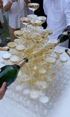 a table topped with lots of glasses filled with champagne