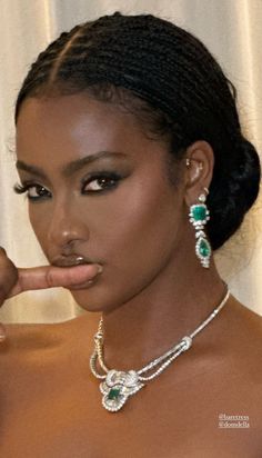 Justine Skye, Makeup For Black Skin, Brown Skin Makeup, Cute Makeup Looks, Vedic Astrology, Dark Skin Makeup, Girls Makeup, Pretty Makeup, Cute Makeup