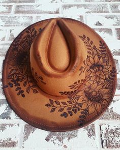 Hand-burned Sunflower Fedora - Etsy Hat Burn Designs, Burn Hats Ideas, Burnt Hat Design, Hat Burning Ideas, Hat Making Ideas, Burn Hats, Embellished Cowboy Hat, Burnt Hat