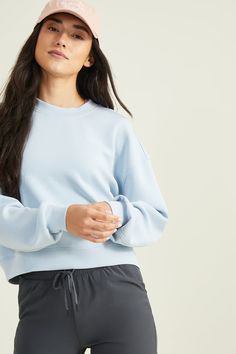 Soft Fleece Long Sleeve Sweatshirt, Super Soft Fleece Long Sleeve Sweatshirt, Super Soft Long Sleeve Fleece Sweatshirt, Comfy Everyday Tops With Ribbed Cuffs, Comfy Tops With Ribbed Cuffs For Everyday, Trendy Sweatshirt For Everyday, Everyday Athleisure Sweatshirt With Ribbed Cuffs, Soft Texture Athleisure Sweatshirt For Winter, Soft Texture Winter Sweatshirt For Athleisure