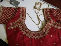 Blouse Design Bridal, Baby Nail Art, Blouse Design Aari Work, Gold Silk Saree, Blouse Designs Aari Work, Blouse Maggam Work, Aari Blouse, Wedding Saree Blouse