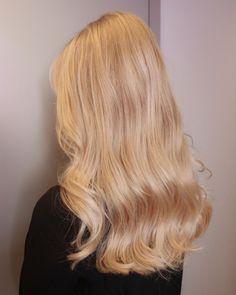 Blonde With Ginger Roots, Creamy Ashy Blonde Hair, Warm Sandy Blonde Hair, Cream Blonde Highlights, Hair For Special Occasions, Beautiful Hair Color Ideas, Blonde Hair Tips, Different Hair Lengths