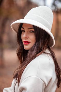 Ivory Millinery Couture Asymmetrical Crown Wide Brim Women - Etsy Ukraine White Fedora With Curved Brim, White Fitted Fedora With Brim, Fitted White Fedora With Flat Brim, White Fitted Fedora With Flat Brim, Classic White Mini Hat With Curved Brim, Chic Fitted Cloche Hat With Flat Brim, White Classic Mini Hat With Curved Brim, White Fedora With Flat Brim, White Elegant Fedora