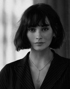 Photography Hairstyles, 25 Aesthetic, Kort Bob, Makeup Drawing, Drawing Hair, Short Hair With Bangs, Hair Tutorials, Grunge Hair, Hair Tips