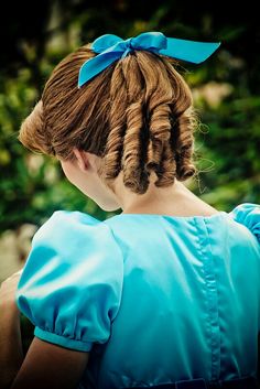 Wendy Darling's hair Wendy Peter Pan Costume, Peter Pan Images, Wendy Costume, Wendy Peter Pan, Peter Pan Costumes, Peter Pan Costume, Peter Pan Party, Peter And Wendy, Disney Hair