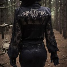 Styl Goth, Witchy Style, Gothic Coat, Dark Girl, Gothic Jackets, Toxic Vision, Play Cards, Punk Skull