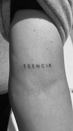 the word essencia written in small black ink on the left thigh and upper leg