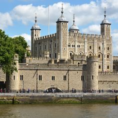 the tower of london is next to some water