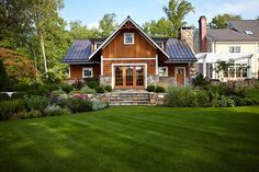 a house that is sitting in the grass