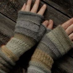 Goblincore Gloves, Knitted Gloves Aesthetic, Goblincore Crochet Ideas, Willow Park Aesthetic, Knitted Clothes Aesthetic, Arm Warmers Aesthetic, Goblincore Accessories, Fingerless Gloves Aesthetic, Goblincore Crochet