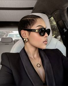 Styling Buzzcut, Buzz Cut Black Women, Different Short Haircuts, Low Cut Hairstyles, Finger Waves Short Hair, Classy Hair, Short Relaxed Hairstyles, Shaved Hair Cuts, Short Shaved Hairstyles