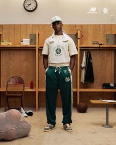 Clothing Campaign Ideas, Vintage Basketball Aesthetic, Athletic Outfits Men, Preppy Photography, Basketball Photoshoot, Basketball Fashion, Sports Fashion Editorial, College Wardrobe, Aime Leon Dore