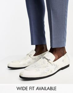 Shoes, Boots & Sneakers by ASOS DESIGN Dress from the feet up Slip-on style Snaffle detail Apron toe Flat sole Asos Loafers, White Loafers, White Dress Shoes, Suit Shoes, Boots Sneakers, Design Dress, Boots And Sneakers, Clothes Horse, Brown Fashion