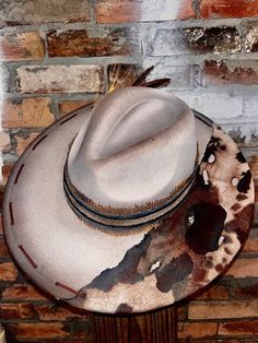 Yellowstone - Etsy Luxury Custom Brown Cowboy Hat, Luxury Handmade Western Felt Hat, Diy Western Accessories, Wide Brim Fedora Outfit, Custom Hats For Women, Hat Design Ideas, Custom Fedora, Burned Hats, Cowboy Hat Design