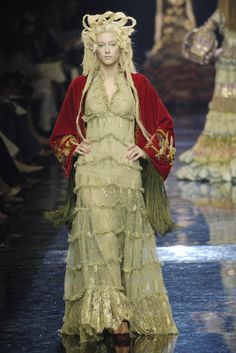 Jean Paul Gaultier Fall 2005 Couture https://www.vogue.com/fashion-shows/fall-2005-couture/jean-paul-gaultier/slideshow/collection#35 Bad Fashion, Runway Pictures, Paul Gaultier, Couture Collection, Jean Paul, Jean Paul Gaultier