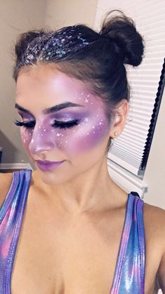 Alien Halloween Makeup, Makeup Space, Karneval Diy, Maquillage Goth, Space Babe, Fantasy Make-up, Glitter Roots, Halloween Make-up Looks, Space Costumes