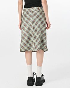 This modern kilt skirt features a plaid pattern with a pleated structure. It has a knee-length cut and a structured waistband, offering a contemporary twist on a classic design Size:• S: Waist: 66cm/ 26.0 in, Hips: 98cm/ 38.6 in, Length: 57cm/ 22.4 in• M: Waist: 70cm/ 27.6 in, Hips: 102cm/ 40.2 in, Length: 58cm/ 22.8 in• L: Waist: 74cm/ 29.1 in, Hips: 106cm/ 41.7 in, Length: 59cm/ 23.2 inMaterial: Polyester, Viscose Plaid Pencil Skirt For Spring Season, Plaid Pencil Skirt For Spring, Fitted Plaid Pleated Mini Skirt, Plaid Relaxed Work Skirt, Plaid Lined Skirt For Workwear, Casual Plaid Midi Skirt, Plaid Midi Skirt Casual Style, Plaid Lined Skirt For Spring, Trendy Plaid Pleated Skirt For Fall