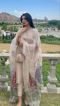 Traditional Indian Dress, Pakistani Fashion Casual, Desi Fashion Casual, Pakistani Fancy Dresses, Pakistani Dresses Casual, Pakistani Fashion Party Wear, Beautiful Pakistani Dresses, Salwar Kamiz, Indian Dresses Traditional