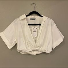 Zara Cropped Blouse Brand New Never Worn! Great Material And Good For Summer , A Nice Dinner , Or Even The Office Tiny Mark As Shown In The Last Pic Zara Short Sleeve Tops For Beach, Zara V-neck Tops For A Day Out, Zara V-neck Top For Day Out, Zara Cropped Cotton Blouse, Zara White Crop Top, Zara White Cropped Tops, Zara Short-sleeved Top With Pockets, Zara White V-neck Crop Top, Zara Crop Top