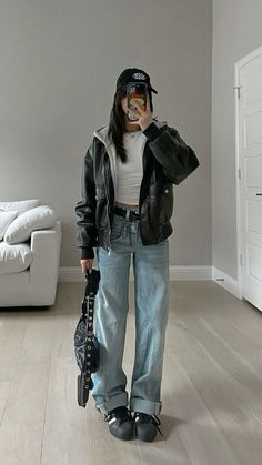 #outfits #outfitoftheday #aesthetic Outfit Ideas Everyday Casual, Grunge Outfits Spring, Outfit Invierno Casual, Inspo Outfits Invierno, Grunge Outfits Women, College Outfits Aesthetic, Outfits For College, College Outfits Women, Hat Aesthetic