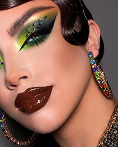 Makeup Creative, Drag Queen Makeup, Bold Makeup Looks, High Fashion Makeup, Eye Makeup Styles, Magical Makeup, Queen Makeup, Eye Makeup Designs, Stunning Makeup