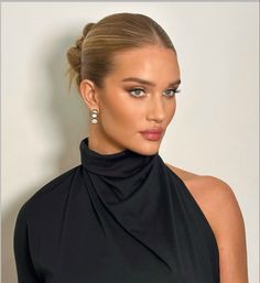 High Neck Hairstyles, High Neck Dress Hair, Celebrity Hairstyles Red Carpet, Elegant Haircuts, Rosie Hw, Ballet Hairstyles, Bridal Hair Down, Guest Hair