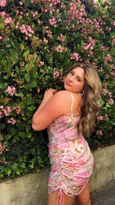 Mid Size Model Poses, Mid Size Poses, Mid Size Bodies, Outfit Ideas School, Plus Size Posing, Mid Size Fashion, Summer Outfits For Teens, Modest Fits, Vacay Outfits