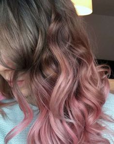 Tendencias en tintes de pelo 2016: Ombre hair rosa pastel (Foto 8/20) | Ellahoy Pastel Pink Hair Ombre, Gold Ombre Hair, Champagne Blond, Rose Gold Hair Ombre, Side Braids, Gold Hair Colors, Ombre Blond, Hair Color Rose Gold