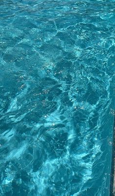 the water is very clear and blue in this pool