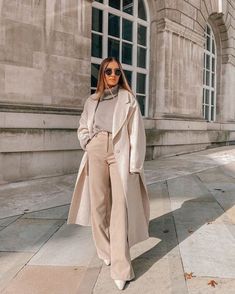 Chique Outfit, Cold Outfits, Beige Pants, Winter Outfit Inspiration, Outfit Trends, Casual Winter Outfits