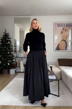 Poplin Skirt Outfit, Midi Pleated Skirt Outfit, Pleated Skirt Outfit, Poplin Skirt, Turtleneck Jumper, Fabulous Style, Turtle Neck Jumper, Wardrobe Ideas, Midi Skirts