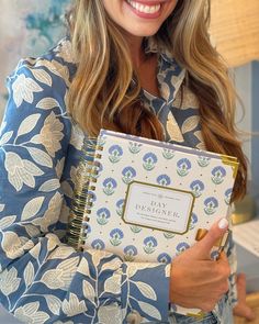 "As a mom with a lot on my plate, staying organized can feel like a full-time job. But this @thedaydesigner planner makes it so much easier to manage all the moving pieces.” @bowsandbedoes 💙

#daydesigner #planner #2025planner  #granmillenial My Plate, Staying Organized