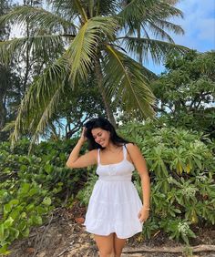 Midsize Outfits Summer, Ava Jules, Outfit Ideas Midsize, Women Beach Outfits, Cute Beach Outfits, Summer Picture Poses, Midsize Outfits, Hawaii Outfits, Beach Wear Outfits