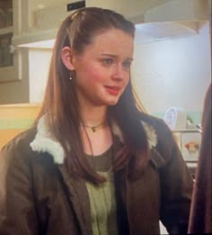 Rory Gilmore Season 3 Hair, Gilmore Girl Hairstyles, Loralie Gilmore Hairstyles, Rory Gilmore Braids, Rory Gilmore Earrings, Rory Gilmore Headband, Rory Makeup, Rory Gilmore Chilton Uniform, Gilmore Girls Hairstyles