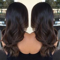 FacebookTwitterGoogle+Pinterest NavegaçãoÉ possível ter mechas no cabelo preto? Por que é tão difícil?Quais os tipos de reflexo existentes?LuzesBalayageBaby highlightsOmbré hairProcure um profissional de confiançaFaça o teste da nuca antesNão espere luzes muito claras logo na primeira vezNão faça se tiver um cabelo com químicaGaranta a manutenção para um resultado bonitoTire todas as suas dúvidas sobre cabelos pretos … Subtle Balayage, Balayage Ombré, Balayage Hair Dark, Fall Hair Color For Brunettes, Fall Hair Color