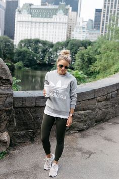 Nike Athleisure Outfits, Athlesuire Outfit, Active Wear Outfits Winter, Sports Mom Outfit, Styled Snapshots, Walking Outfits, Looks Party, Legging Outfits, Gym Style