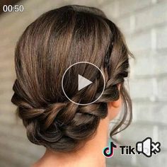 + homecoming hairstyles straight hair, homecoming hairstyles black women, bridesmaid hair, homecoming hairstyles updos, homecoming hair updos... Braided Wedding Hairstyles, Choppy Bob Hairstyles For Fine Hair, Simple Prom Hair, Bridal Hair Buns, Prom Hair Down, Hippie Hair, Quince Hairstyles