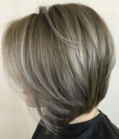 Bob Hairstyles Back View, Razor Cut Hairstyles, Bob Style Haircuts, Gray Bob, Sanggul Modern, Grey Bob, Medium Length Bobs, Medium Bob Haircut, Stacked Bobs