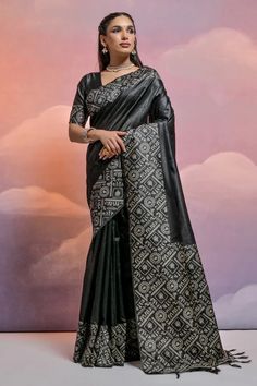 Black Color Handloom Raw Silk Designer Weaving Border Saree For Weddin Black Casual Wear, Madhubani Saree, Saree For Wedding Function, Lehenga Bridesmaid, Organza Lehenga, Bridesmaid Saree, Raw Silk Saree, Party Sarees, Border Saree