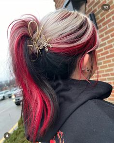 Hair Dye Ideas Medium Length, Hair Styles Dyed, Mental Break, Hair Streaks, Hairstyle Inspo, Dye Ideas, Punk Hair