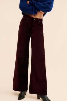 Rent Loli Mid-Rise Baggy Velvet Jeans from Nuuly. Pick 6 items for $98/month. Free shipping + returns. Velvet Jeans, Celebrity Street Style, Citizens Of Humanity, Edge Design, Fall 2024, 15 Minutes, Mid Rise, Design Studio, The United States