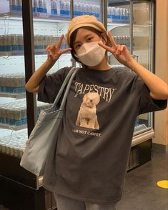 Cat And Dog Videos, Dogs Tee, Iconic Photos, Comfort Colors Tee, Cute Tshirts, Ulzzang Girl, Trending Shirts, Vintage Tees, Aesthetic Clothes