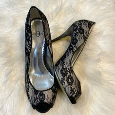 Flower Heels, Looks Party, Cute Heels, Shoe Inspo, Girly Shoes, Flowers Pattern, Pretty Shoes, Dream Shoes