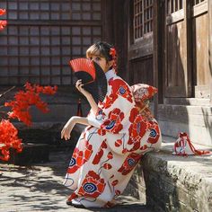 Red And White Kimono, Kimono Robes Pattern, Geta Sandals, Viking Pirate, Kimono Traditional, Red And White Weddings, Japanese Festival, Red Kimono, Kimono Japan